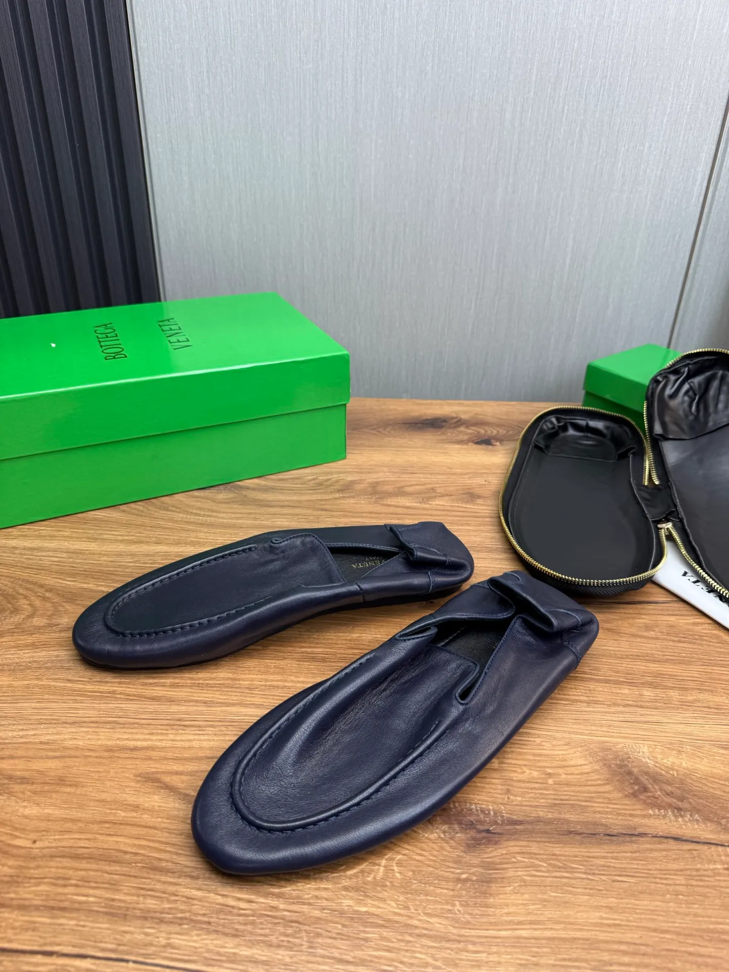 Men's men's shoes💰480💰BV-popular wallet shoes👟Casual, fashionable and comfortable🔗Good travel partner✅Original cowhide + imported cowhide. Original rubber outsole, available all year round👏Size: 38-45 (38.45 custom-made, non-returnable)